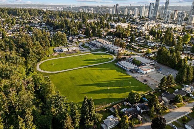 912 Seacrest Crt, House other with 6 bedrooms, 3 bathrooms and 3 parking in Port Moody BC | Image 30