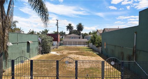 2044 Pacific Ave, Long Beach, CA, 90806-4610 | Card Image