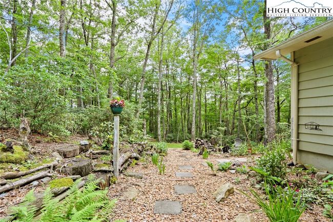 157 Twisted Laurel Ln, House other with 3 bedrooms, 2 bathrooms and null parking in Blowing Rock NC | Image 18