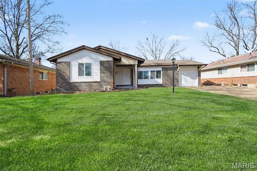 2855 Devonshire Dr, Florissant, MO, 63033-1317 | Card Image