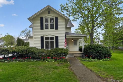 516 W Washington St, Howell, MI, 48843-2142 | Card Image