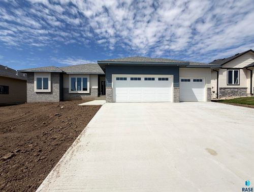 2813 S Dunraven Ave, Sioux Falls, SD, 57110 | Card Image