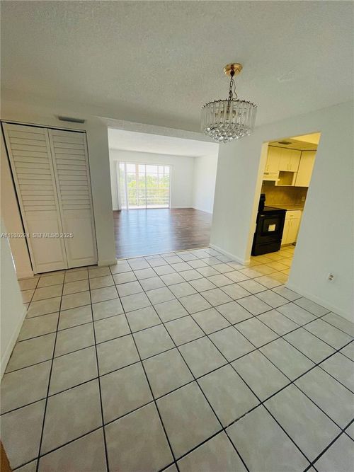 apt-318-4848 Nw 24th Ct, Lauderdale Lakes, FL, 33313-3324 | Card Image