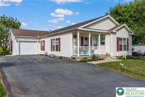 677 Biltmore Ave, Forks Twp, PA, 18040-7447 | Card Image