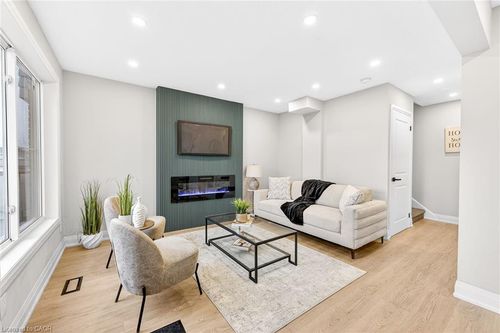 5-74 Ellis Ave, Hamilton, ON, L8H4L9 | Card Image