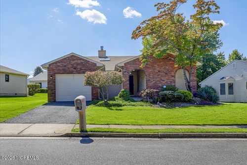36 Lakeview Dr, Marlboro, NJ, 07746-1702 | Card Image