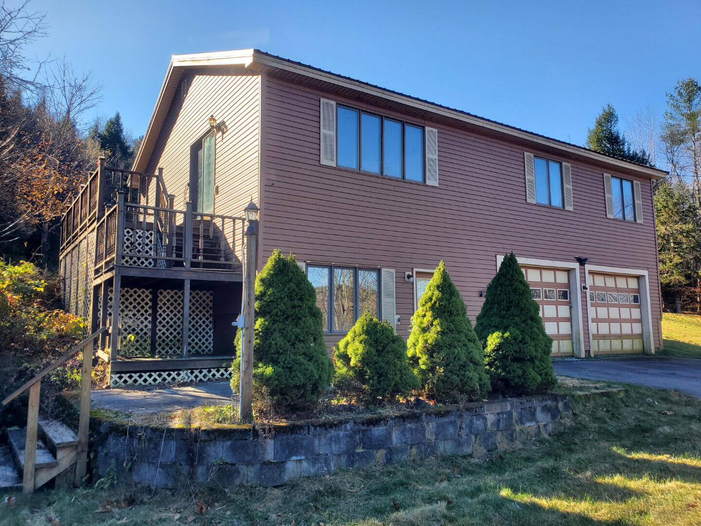 Auburn Rd, Peru, ME 04290