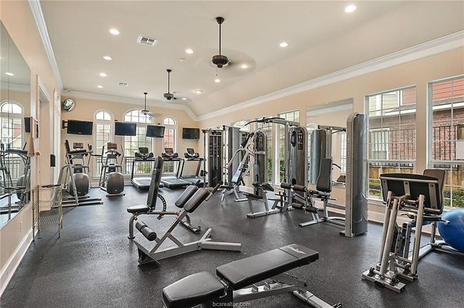 Workout area with visible vents, a healthy amount of sunlight, recessed lighting, and crown molding | Image 30