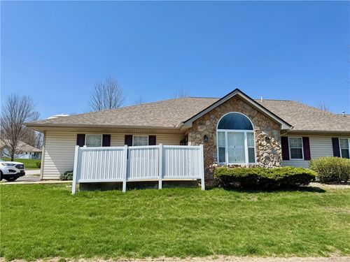 427 Jennie Ln, New Castle, PA, 16101-1063 | Card Image