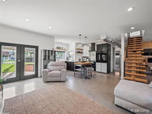 37645 Lakeville St, Harrison Twp, MI, 48045-2882 | Card Image