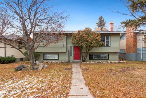 5209 42 St, Olds, AB, T4H1A9 | Card Image