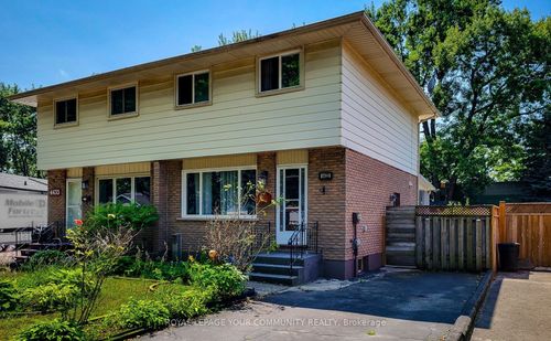 4433 Meadowvale Dr, Niagara Falls, ON, L2E5W8 | Card Image