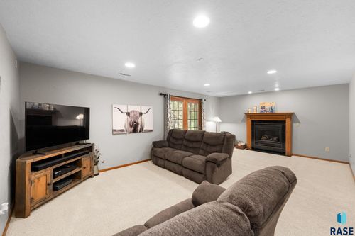 6117 S Mustang Cir Circle, Sioux Falls, SD, 57108 | Card Image