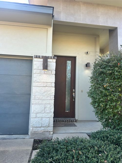 8021 Izetta Ln, Austin, TX, 78744-5446 | Card Image