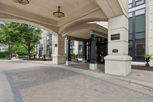 apt-2107-500 E Grant St, Minneapolis, MN, 55404-1484 | Card Image