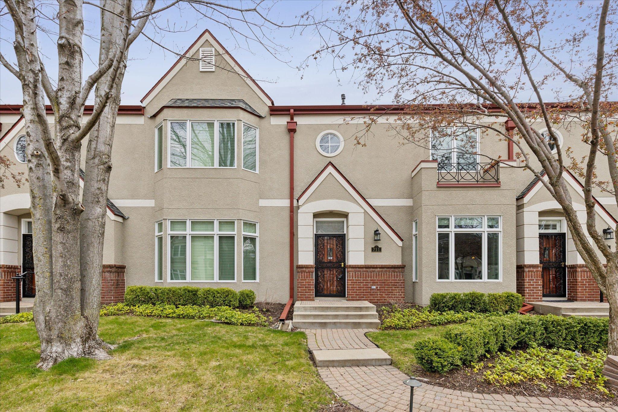 Coventry Ln, Minneapolis, MN 55435
