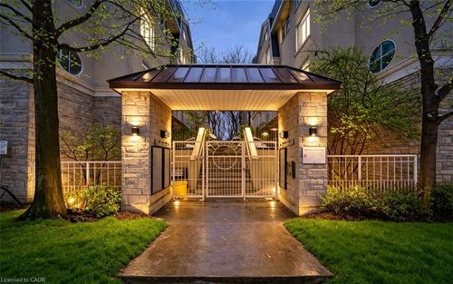 132-28 Stadium Rd, Toronto, ON, M5V3P4 | Card Image