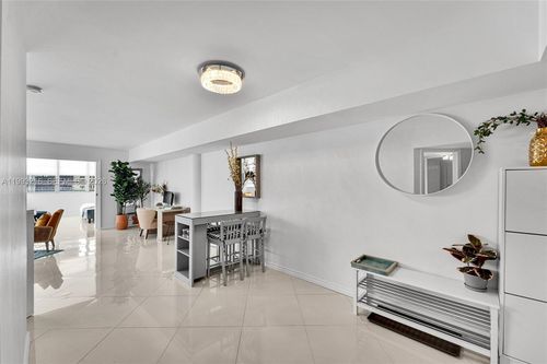 apt-2048-825 Brickell Bay Dr, Miami, FL, 33131-2921 | Card Image