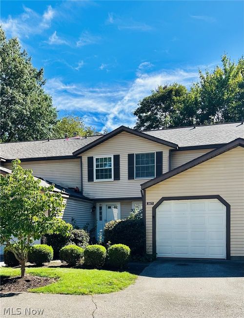 3873 Lake Run Blvd, Stow, OH, 44224-4377 | Card Image