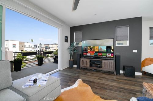 656 Daniel Freeman Cir, Inglewood, CA, 90301-4143 | Card Image