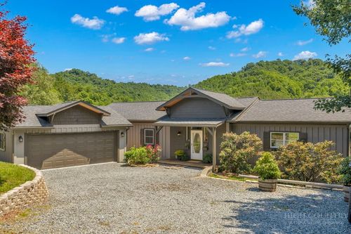 338 Woodbriar Dr, Sugar Grove, NC, 28679-8103 | Card Image