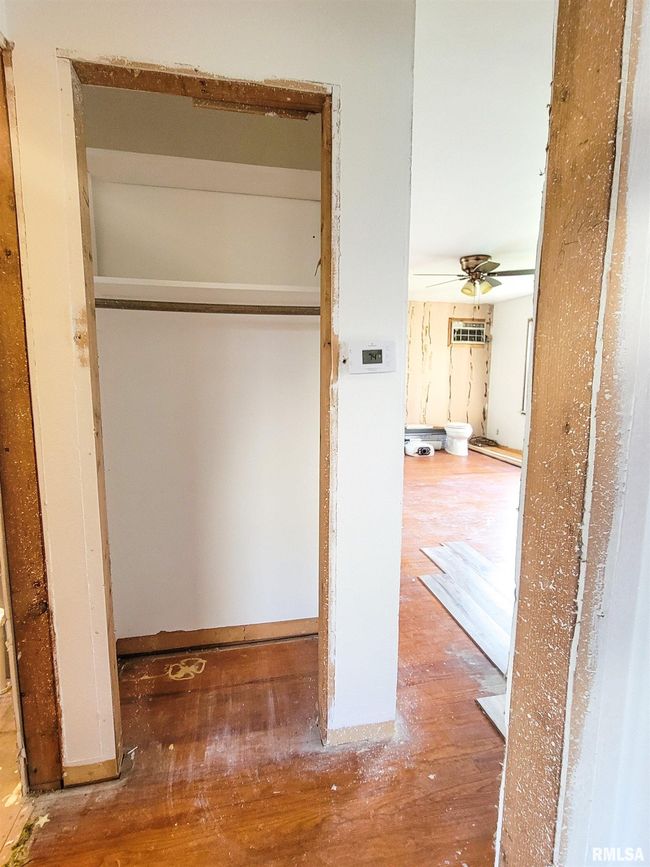 225 Hickory St, House other with 2 bedrooms, 1 bathrooms and null parking in Flora IL | Image 38