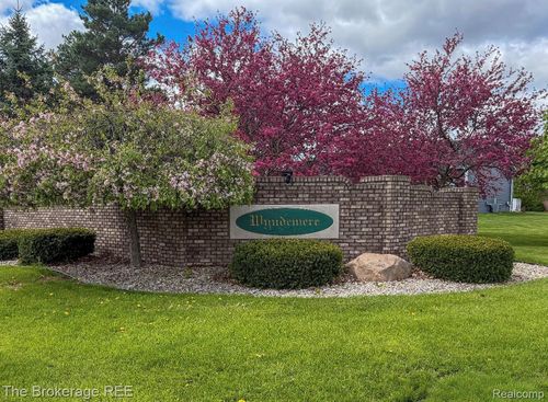 6318 Victoria Ln, Swartz Creek, MI, 48473-9493 | Card Image
