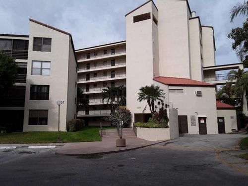 apt-314c-2309 S Cypress Bend Dr, Pompano Beach, FL, 33069-4419 | Card Image