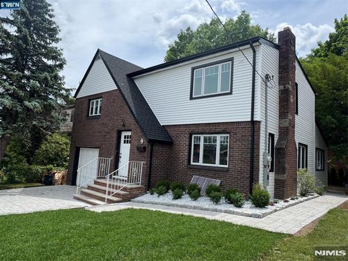 8 Dohrman Ave, Teaneck, NJ, 07666-4117 | Card Image