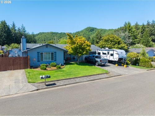 412 Camellia Ct, Reedsport, OR, 97467-1904 | Card Image