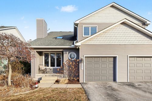 607 S Crooks Rd, Clawson, MI, 48017-1882 | Card Image