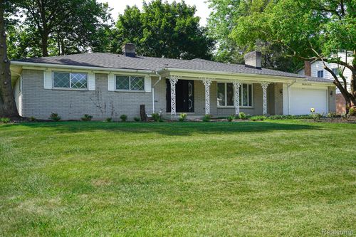 2949 Lacota Rd, Waterford, MI, 48328-3128 | Card Image