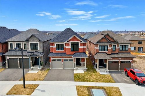 39 Guernsey Dr, Kitchener, ON, N2R0T7 | Card Image