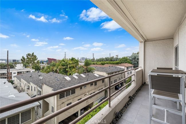APT-207 - 1131 Alta Loma Rd, Condo with 1 bedrooms, 2 bathrooms and 1 parking in West Hollywood CA | Image 8