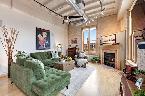 502-1325 N Van Buren Street, Milwaukee, WI, 53202 | Card Image