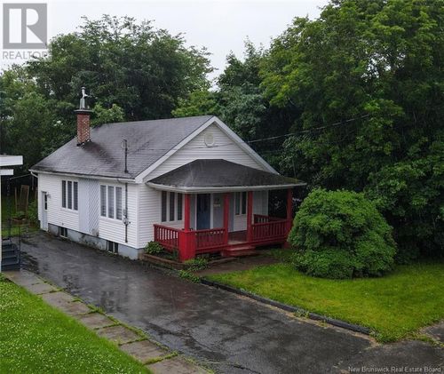 29 St-Jean Ave, Edmundston, NB, E3V1C7 | Card Image