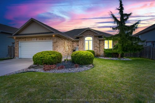 675 Bentinck Dr, Corunna, ON, N0N1G0 | Card Image