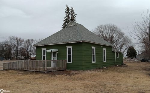 302 S High St, Delta, IA, 52550-1094 | Card Image