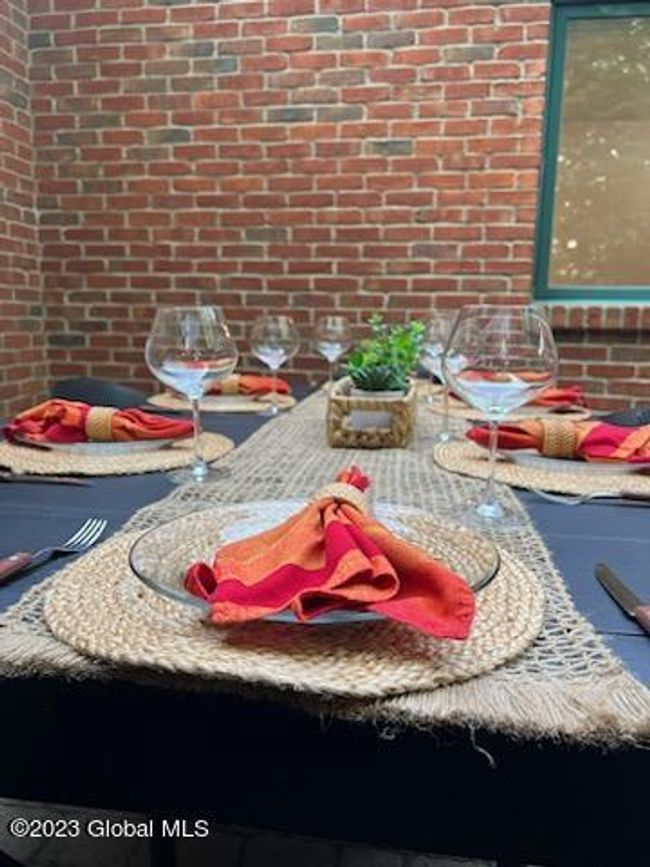 217 Colonial Avenue, Sold in Albany Zoocasa