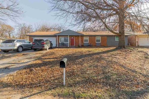 402 Ne 7th St, Perkins, OK, 74059-3028 | Card Image