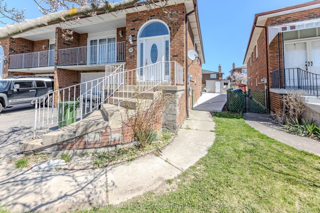 28 Sawmill Rd, House attached with 4 bedrooms, 3 bathrooms and 3 parking in North York ON | Image 49