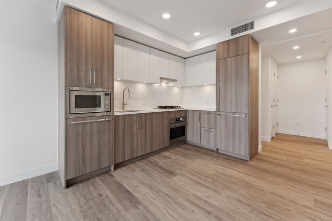 610 - 9675 King George Blvd, Condo with 1 bedrooms, 1 bathrooms and 1 parking in Surrey BC | Image 15