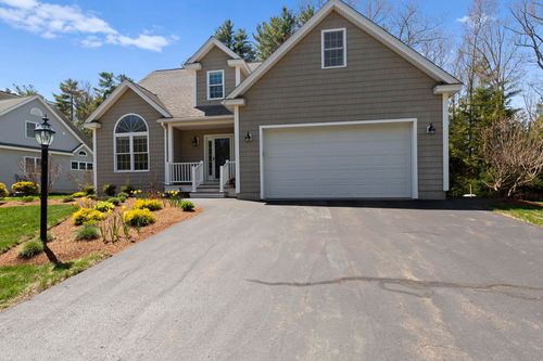 28 Greenvale Dr, Stratham, NH, 03885-6536 | Card Image