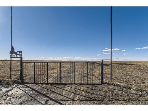 44255 Comanche Creek Rd, Bennett, CO, 80102-9231 | Card Image