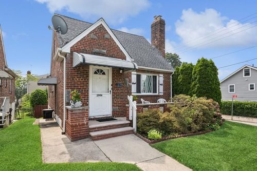 5006 Marathon Pkwy, Little Neck, NY, 11362-1204 | Card Image