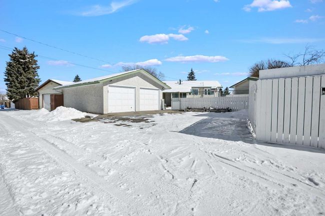 60 Pensacola Close Se, Home with 4 bedrooms, 2 bathrooms and 6 parking in Calgary AB | Image 35
