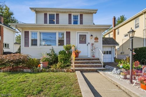 31 Chestnut St, Rochelle Park, NJ, 07662-3701 | Card Image