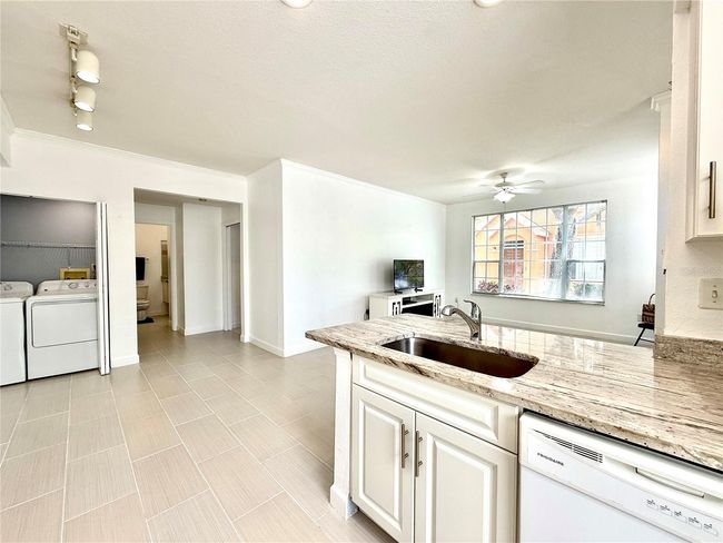 9650 - 9650 Lake Chase Island Way, Condo with 1 bedrooms, 1 bathrooms and null parking in TAMPA FL | Image 15