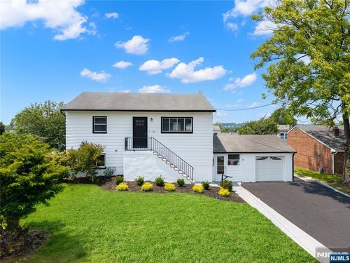 86 Mount Pleasant Ave, Woodland Park, NJ, 07424-2838 | Card Image