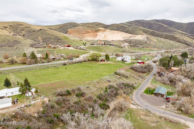 4611 S Cove Ln, Home with 3 bedrooms, 3 bathrooms and null parking in Daniel UT | Image 88